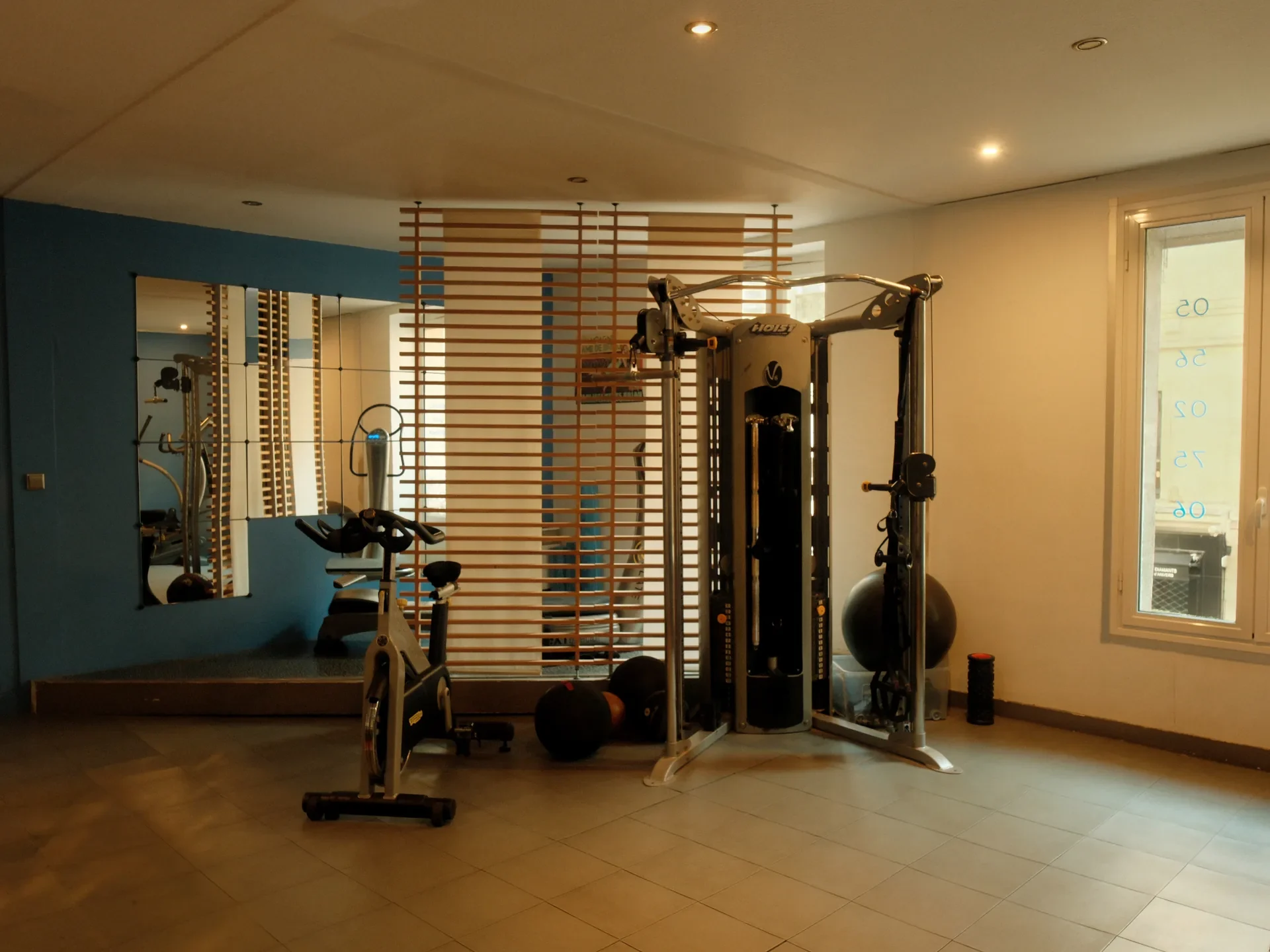 Salle de sport Oxyform à Bordeaux avant l’habillage textile de l’espace d’accueil