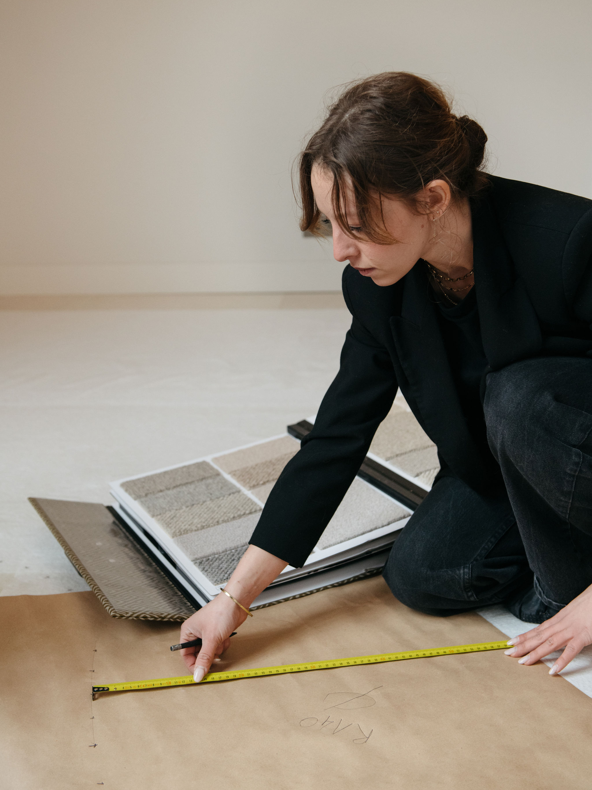 mimilo-tapissier-bordeaux-projet-eole-19 Prise de mesures pour le tapis sur mesure