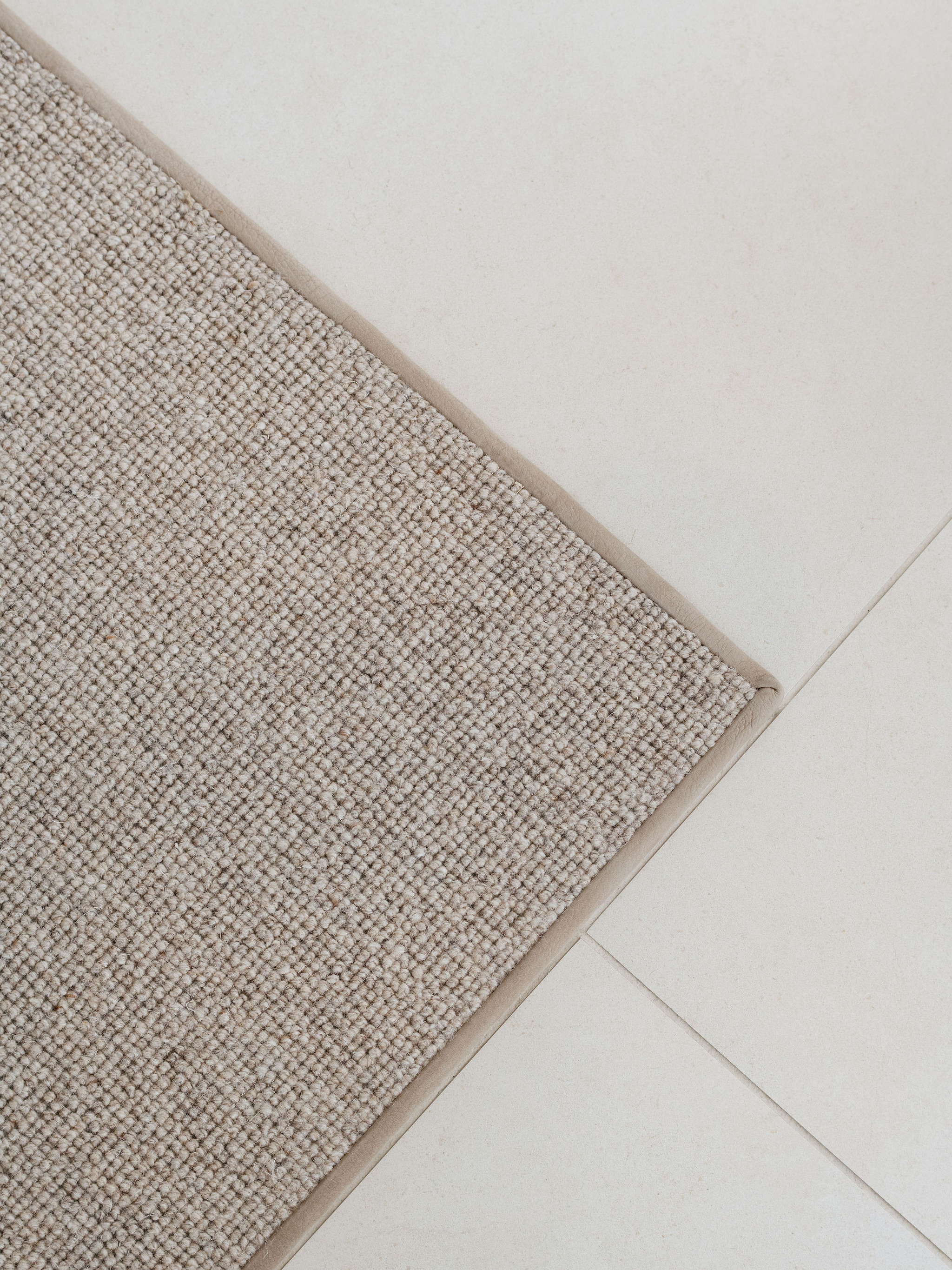 mimilo-tapissier-bordeaux-projet-eole-2 Tapis sur mesure, détail d’angle et de bordure