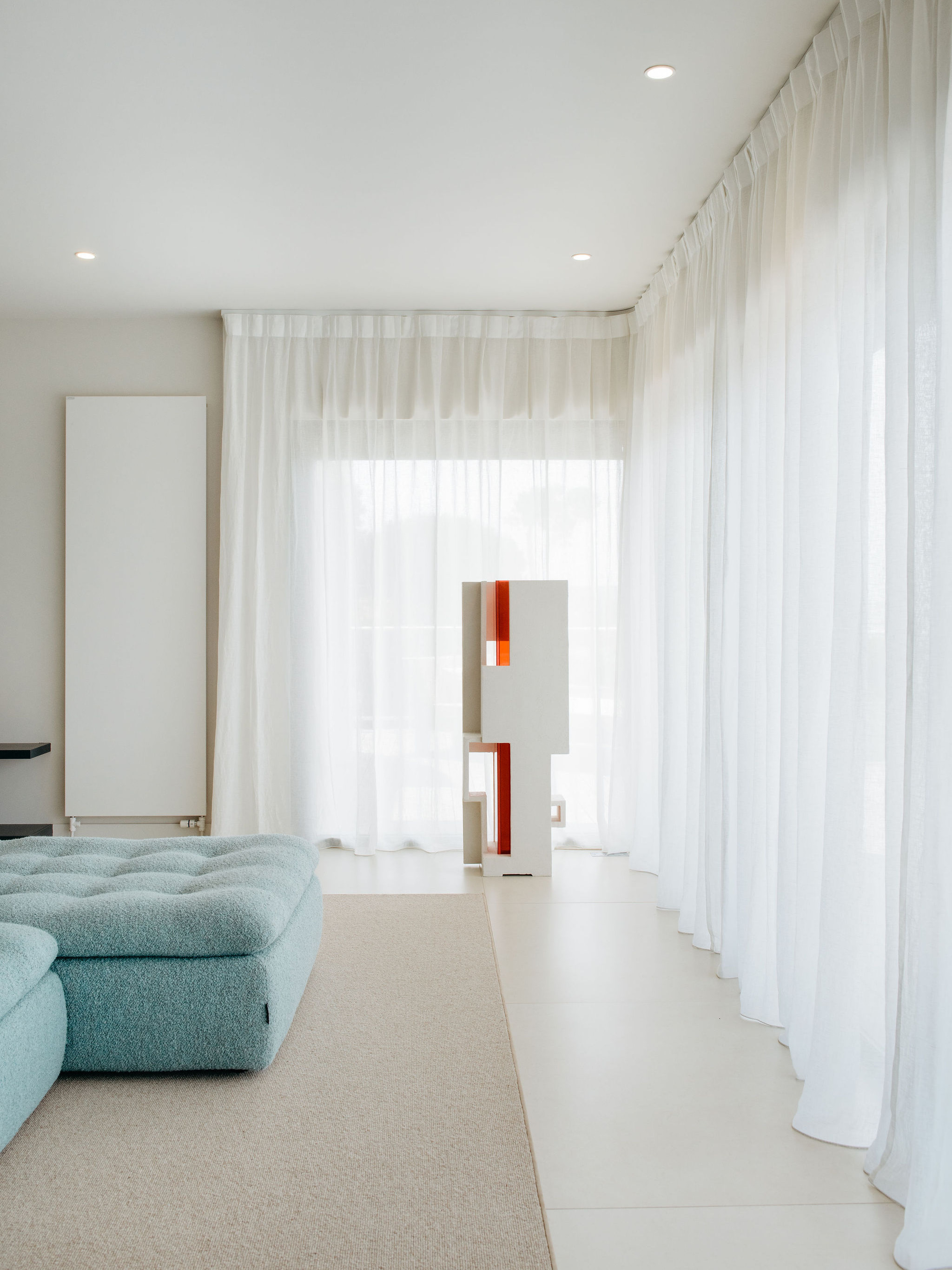 mimilo-tapissier-bordeaux-projet-eole-3 Séjour, voilages toute hauteur et tapis clair
